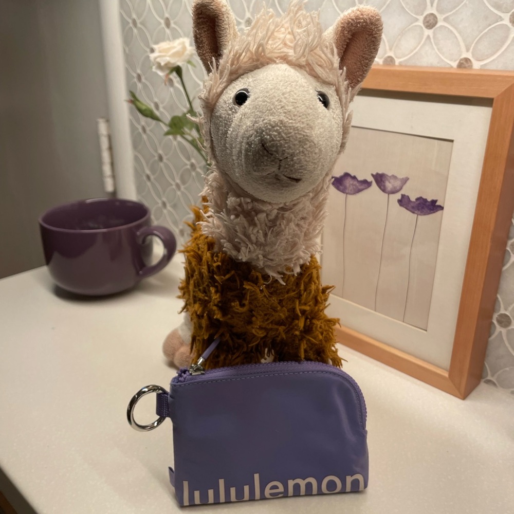 NWOT Lululemon Lavender Clippable Card Pouch